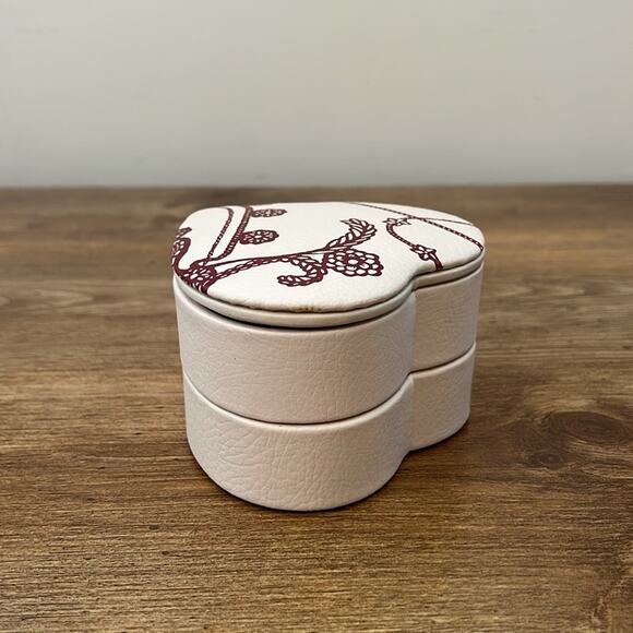 Pandora Heart Shape Leather 2 Tier Jewelry Box - Picture 4 of 10